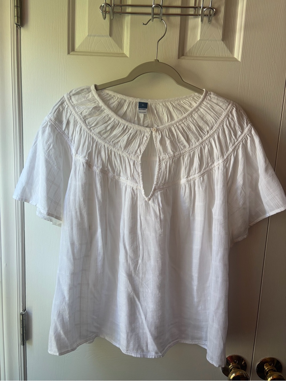 Old Navy White Women's Keyhole Peasant Blouse